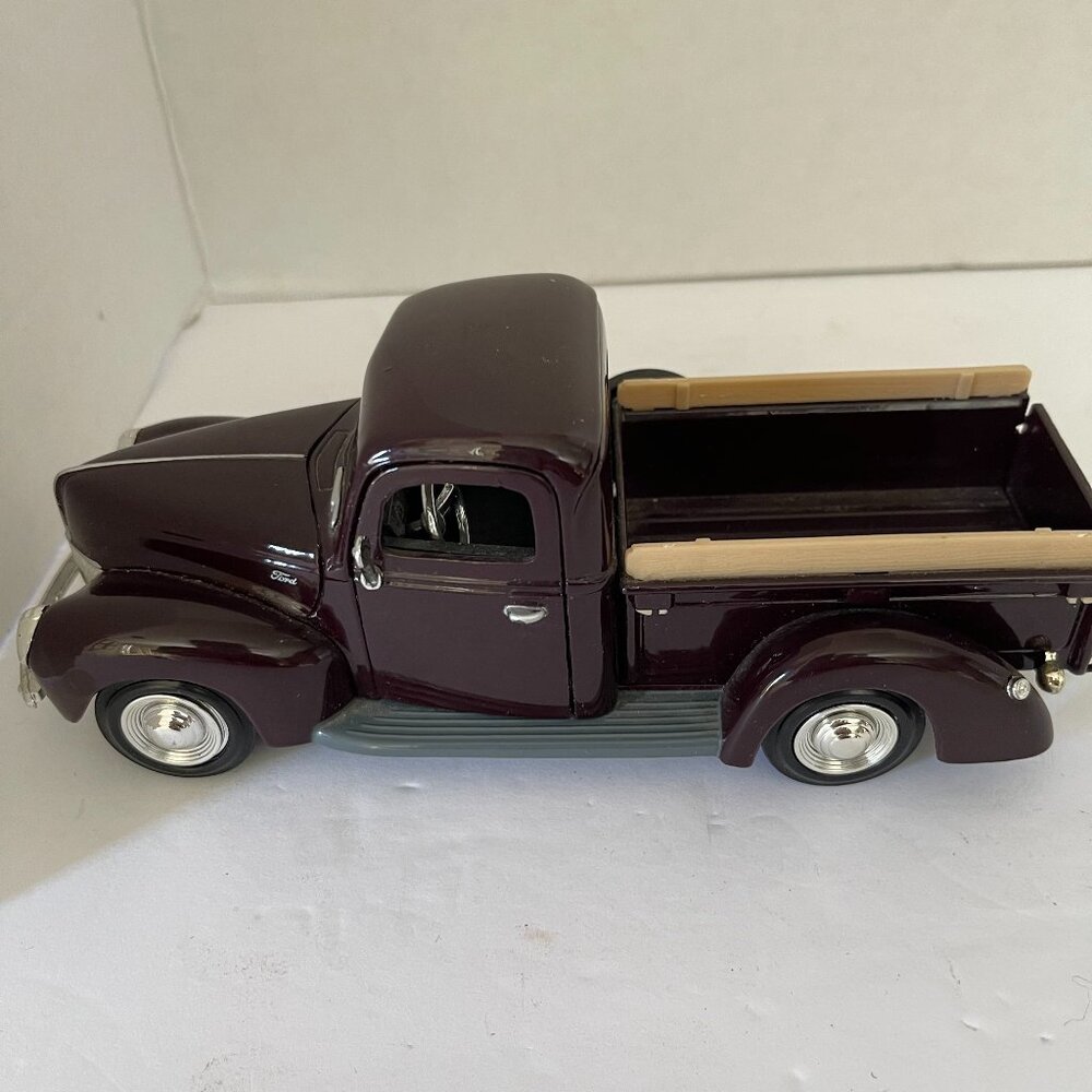 1940 Ford Pickup Model Kit 1/24 Scale, Diecast No. 68062 Maroon